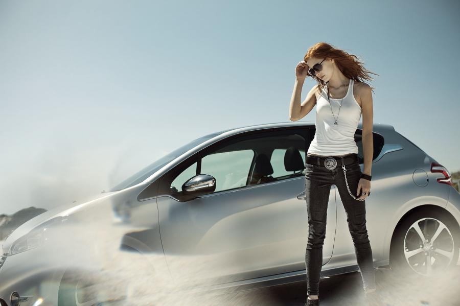  Peugeot 208 Ice Velvet 2012 года  (фото 3 из 33)